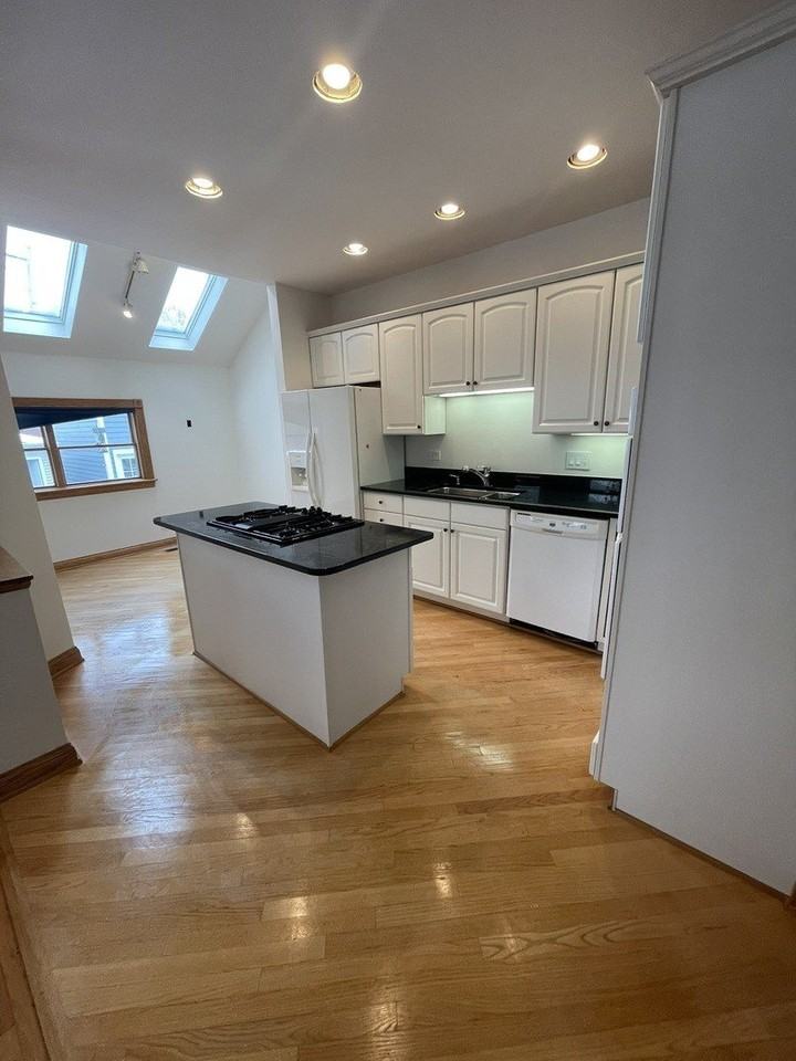 3857 North Hermitage Avenue - Photo 6 of 17