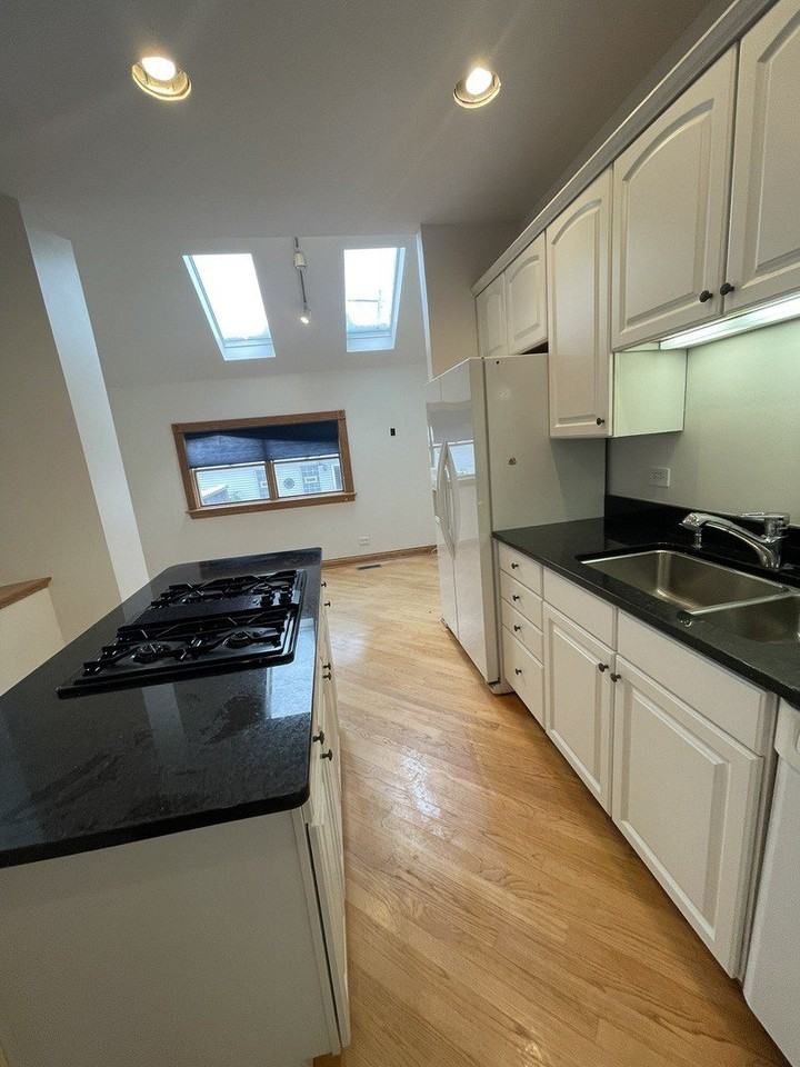 3857 North Hermitage Avenue - Photo 7 of 17