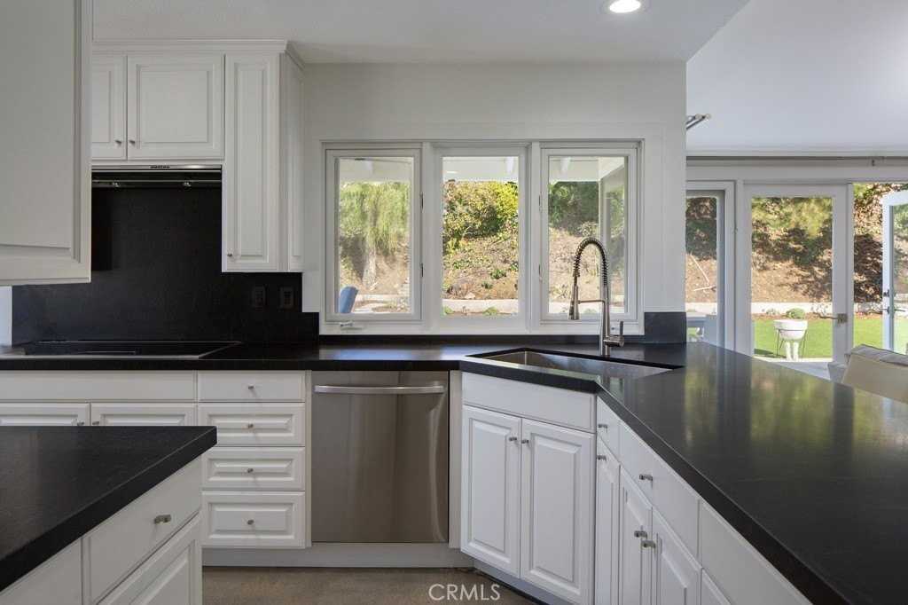 1500 Seacrest Dr - Photo 6 of 17