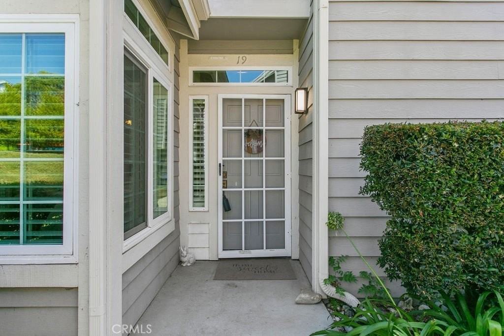 19 Dover Pl #19 - Photo 4 of 44