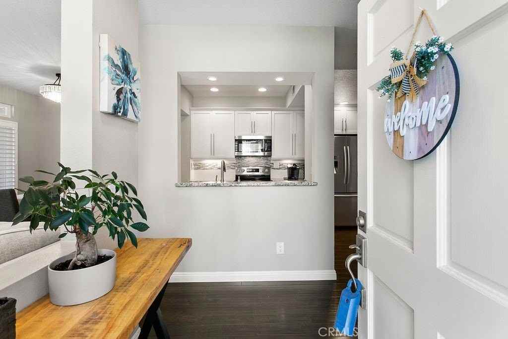 19 Dover Pl #19 - Photo 5 of 44