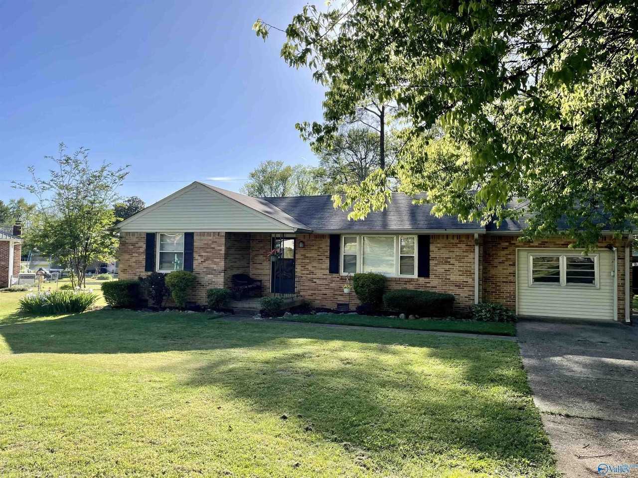 612 Drummond Rd SW Drummond Road SW - Photo 3 of 27