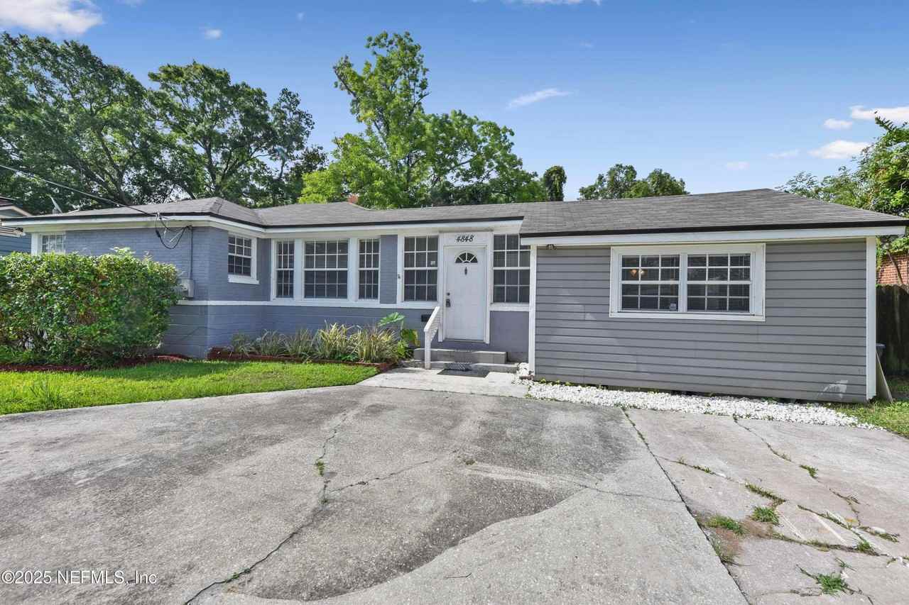 4848 Plymouth St - Photo 2 of 26