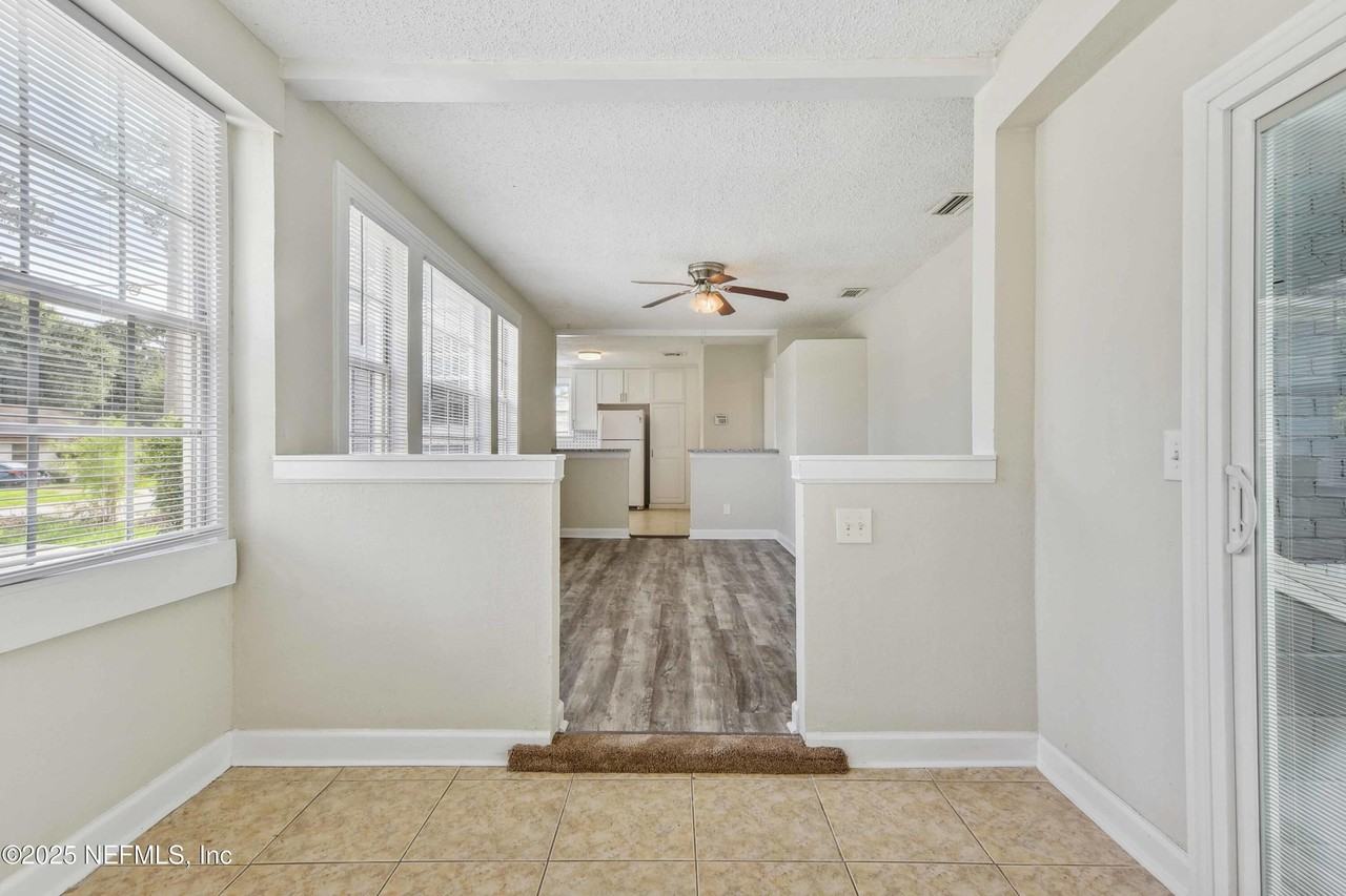 4848 Plymouth St - Photo 7 of 26