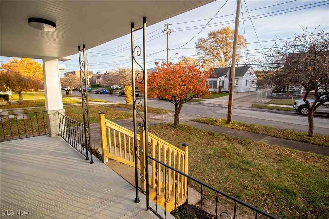 12412 Sprecher Ave - Photo 5 of 33