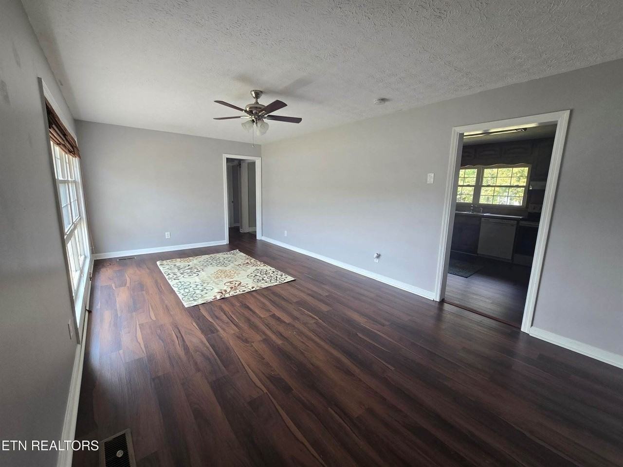 415 Highland Dr - Photo 4 of 20