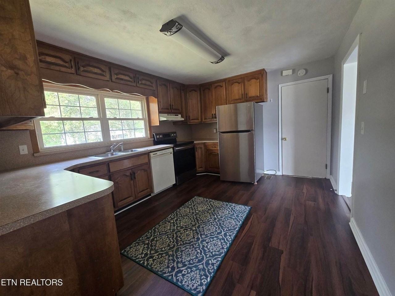 415 Highland Dr - Photo 7 of 20