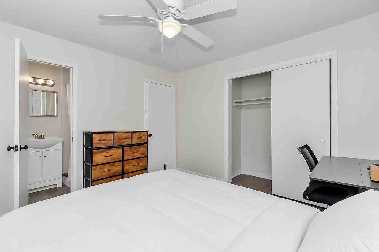 Ne 39th Ct - Photo 7 of 12