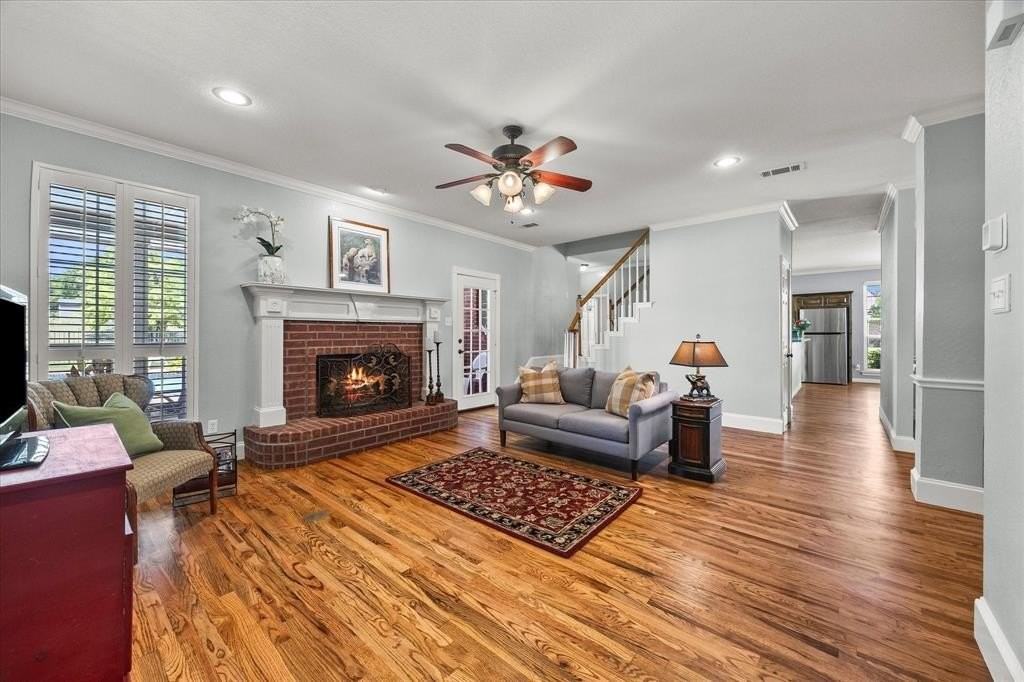 425 Chippendale Dr - Photo 7 of 37