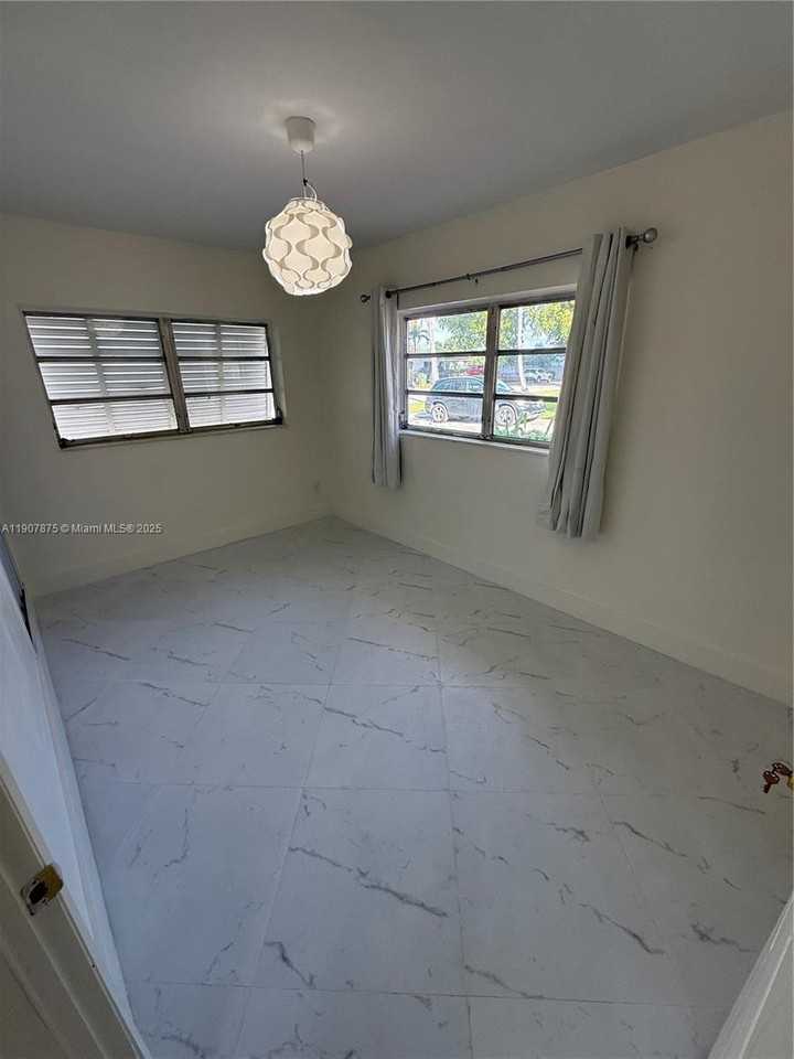 Nw 58th Pl - Photo 7 of 8