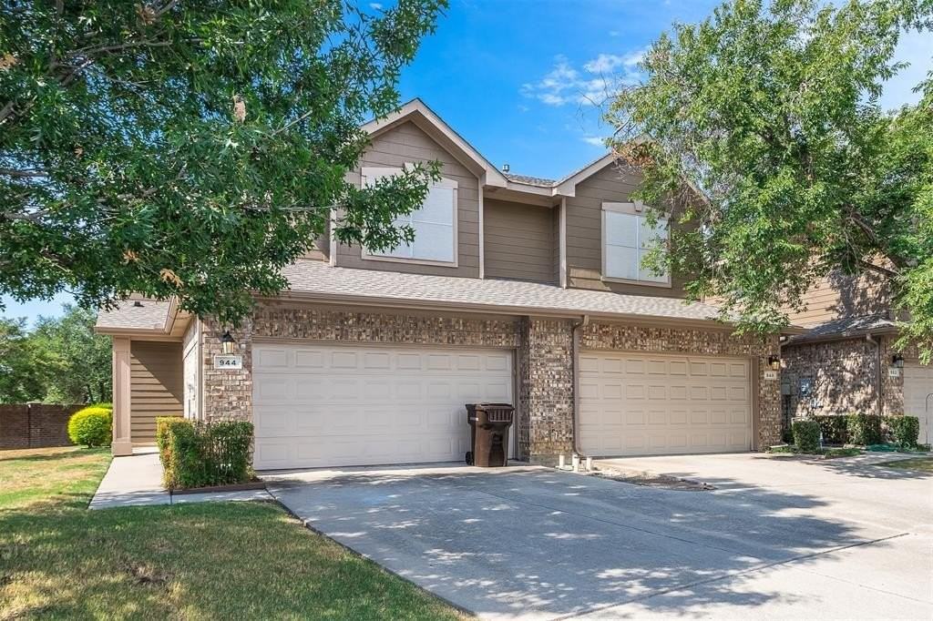 948 Avondale Lane - Photo 2 of 29