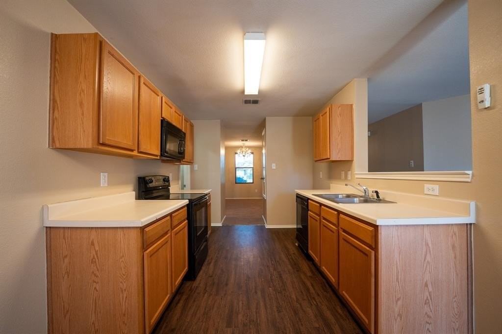 1028 Wild Horse Way - Photo 6 of 16