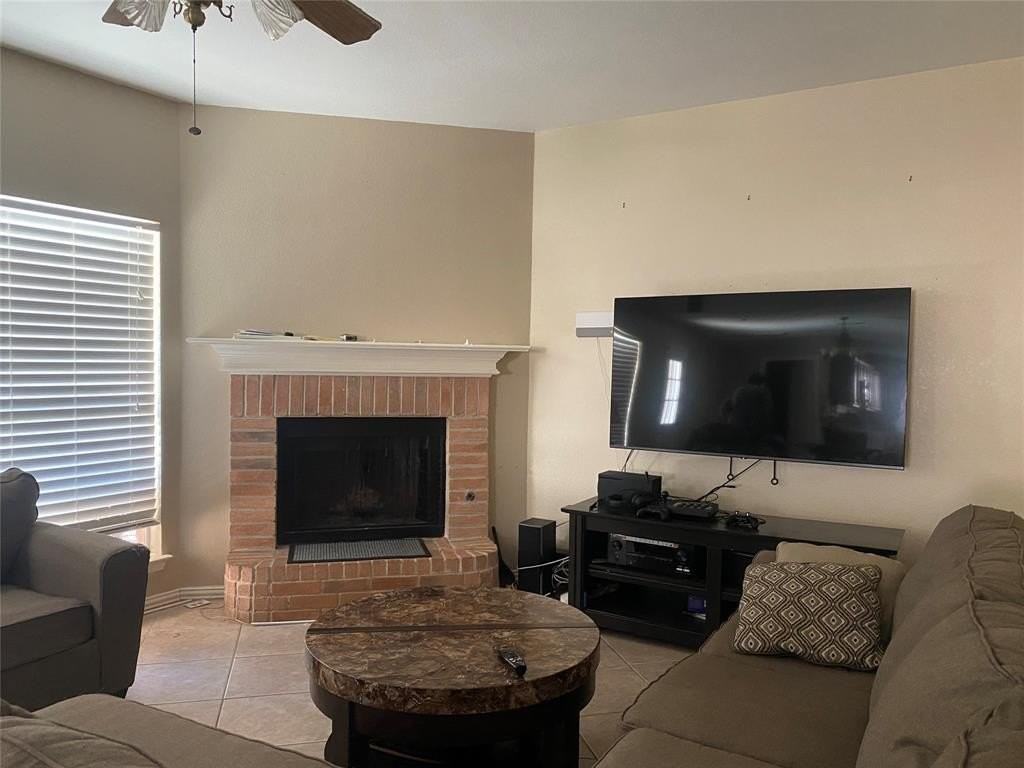 1230 Donegal Ln - Photo 5 of 40