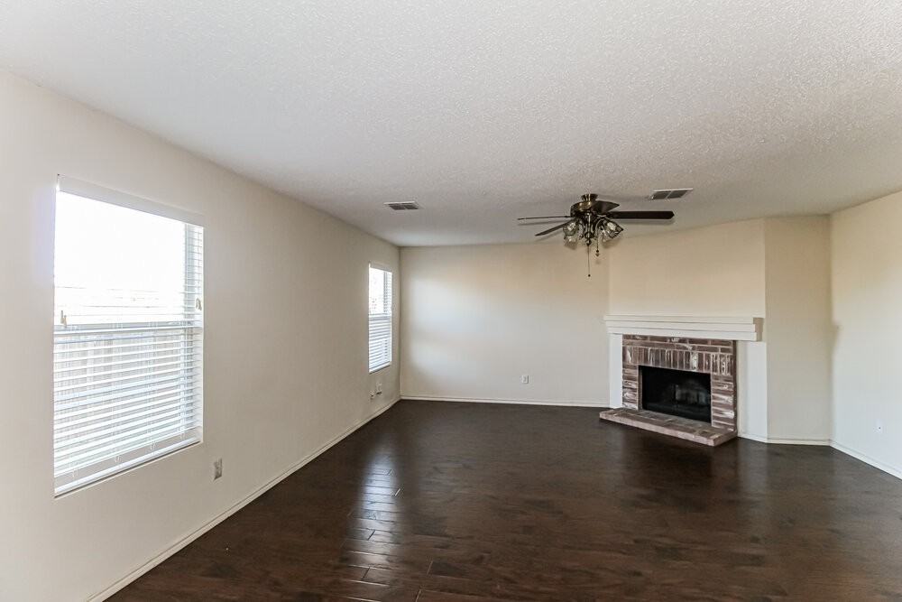 8712 Cove Meadow Ln - Photo 5 of 17