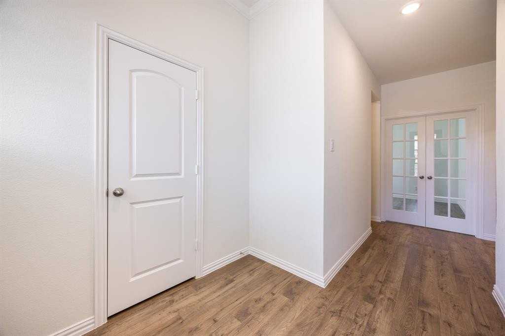 1912 Flaxen Dr - Photo 5 of 38