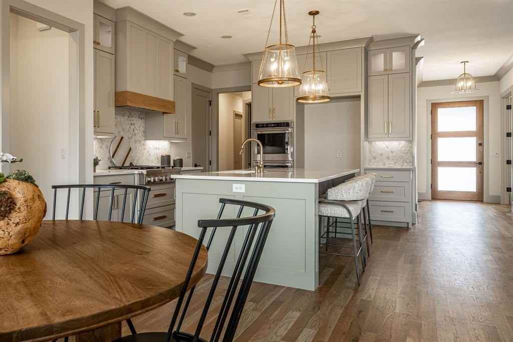 317 Travis Street - Photo 4 of 38