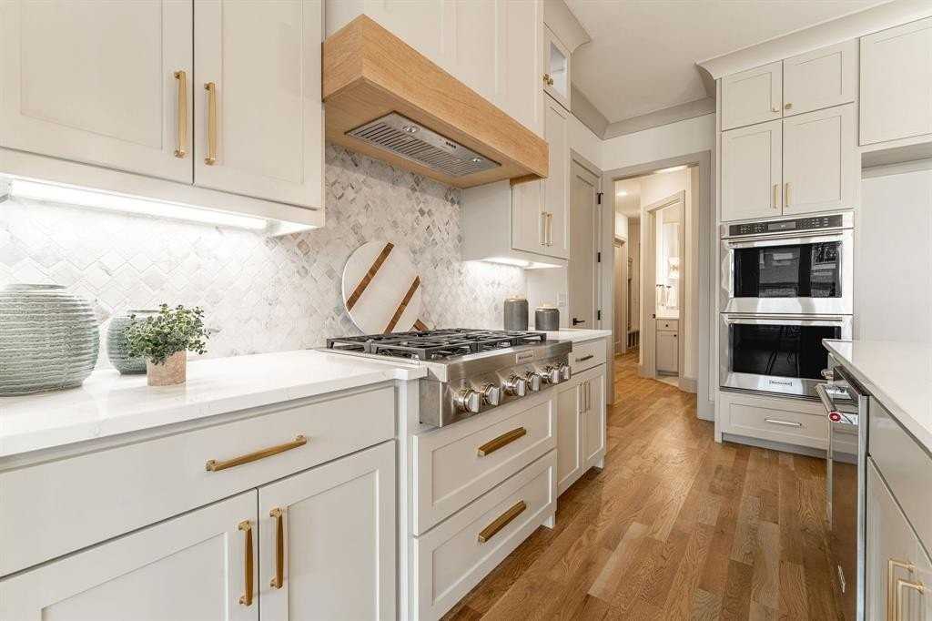 317 Travis Street - Photo 5 of 38