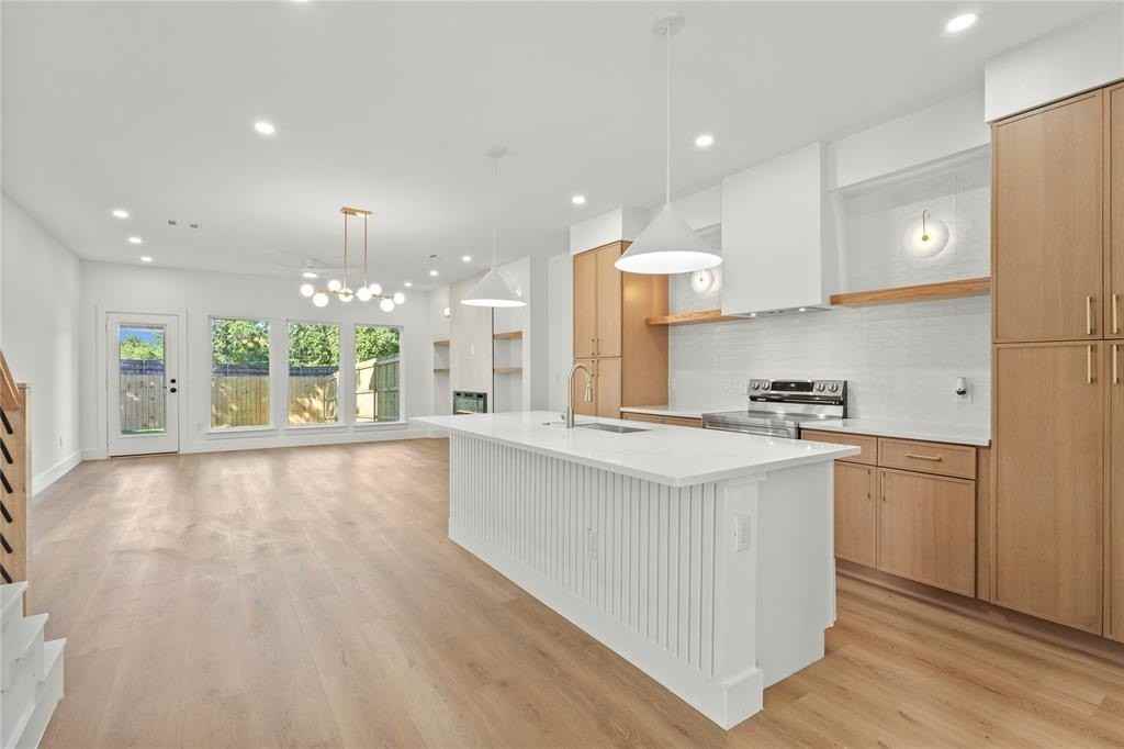 1322 Fletcher St - Photo 3 of 26