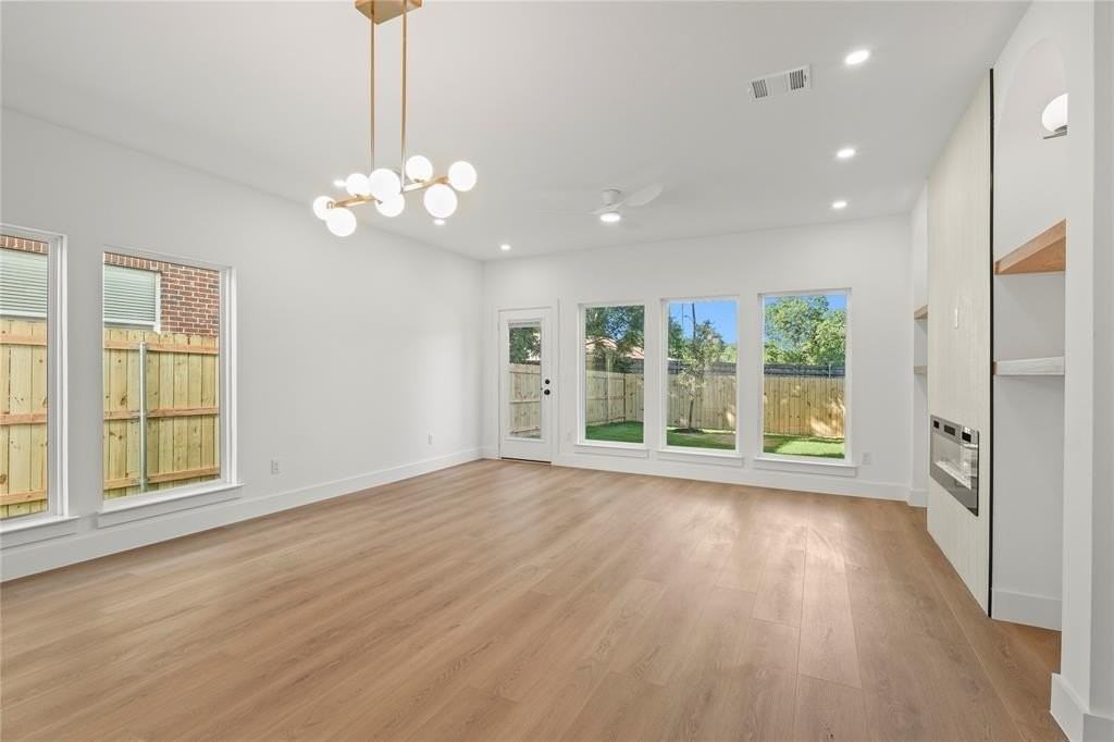 1322 Fletcher St - Photo 5 of 26