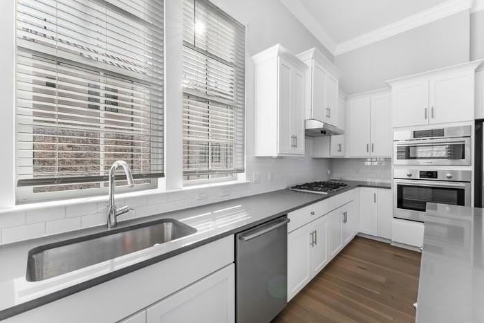 633 Dalton Ln - Photo 4 of 26