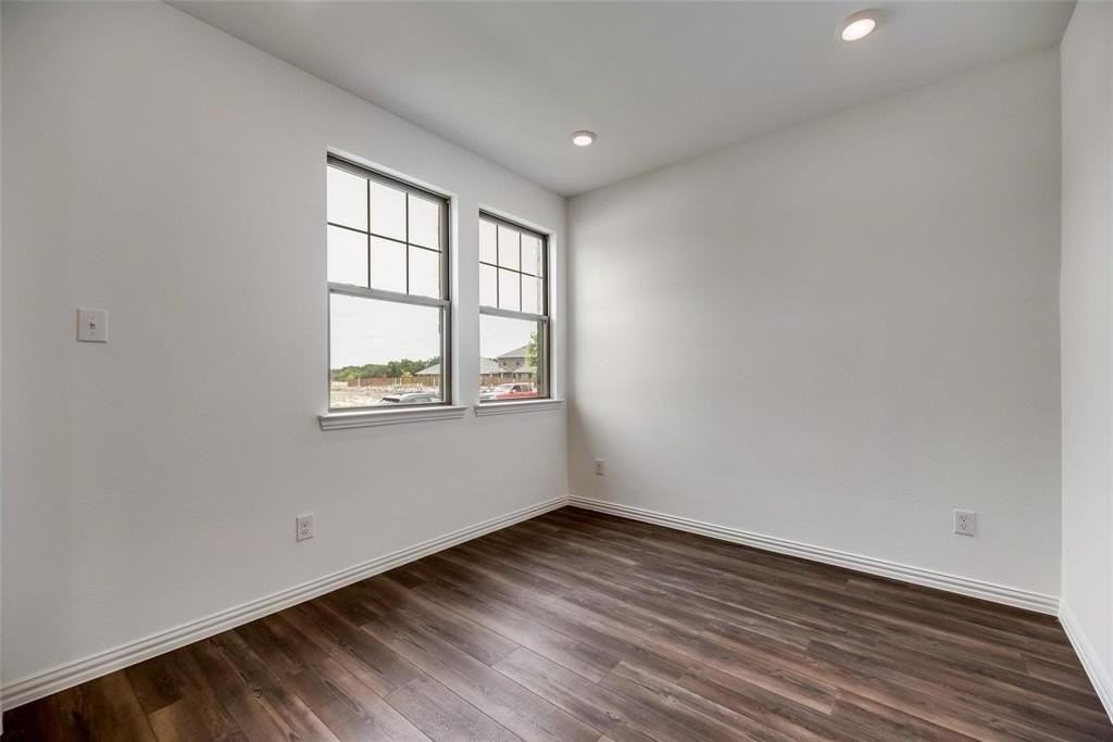 2209 Grassland Ave - Photo 3 of 20