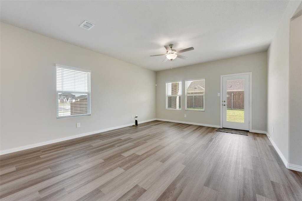 401 Cottagewood Dr - Photo 4 of 18