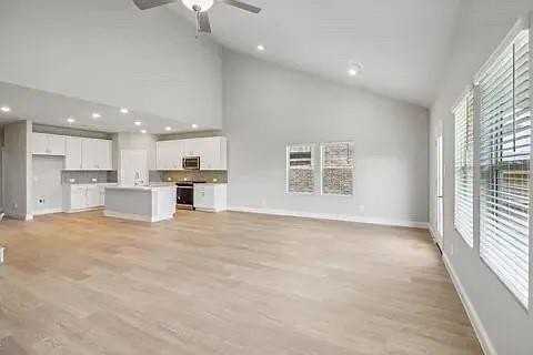 510 Stagg St - Photo 5 of 27