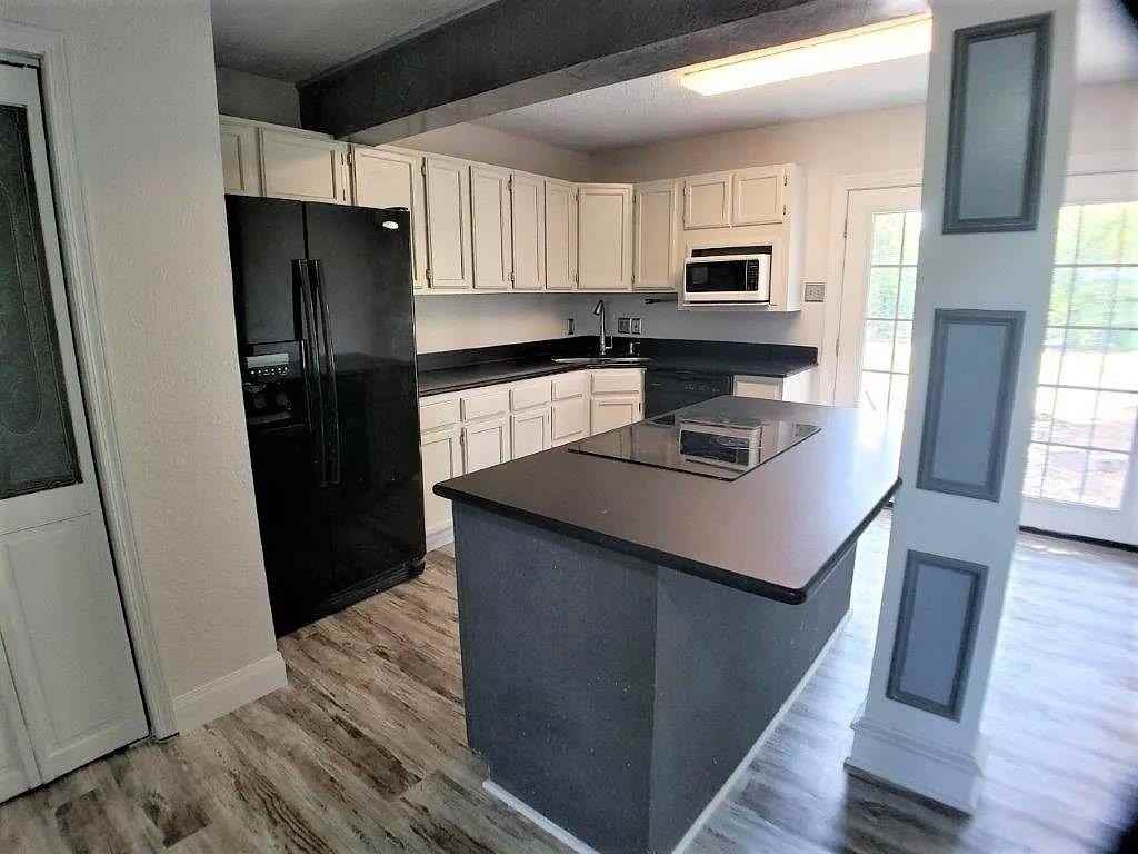 1168 Preston Meadows Rd - Photo 3 of 20