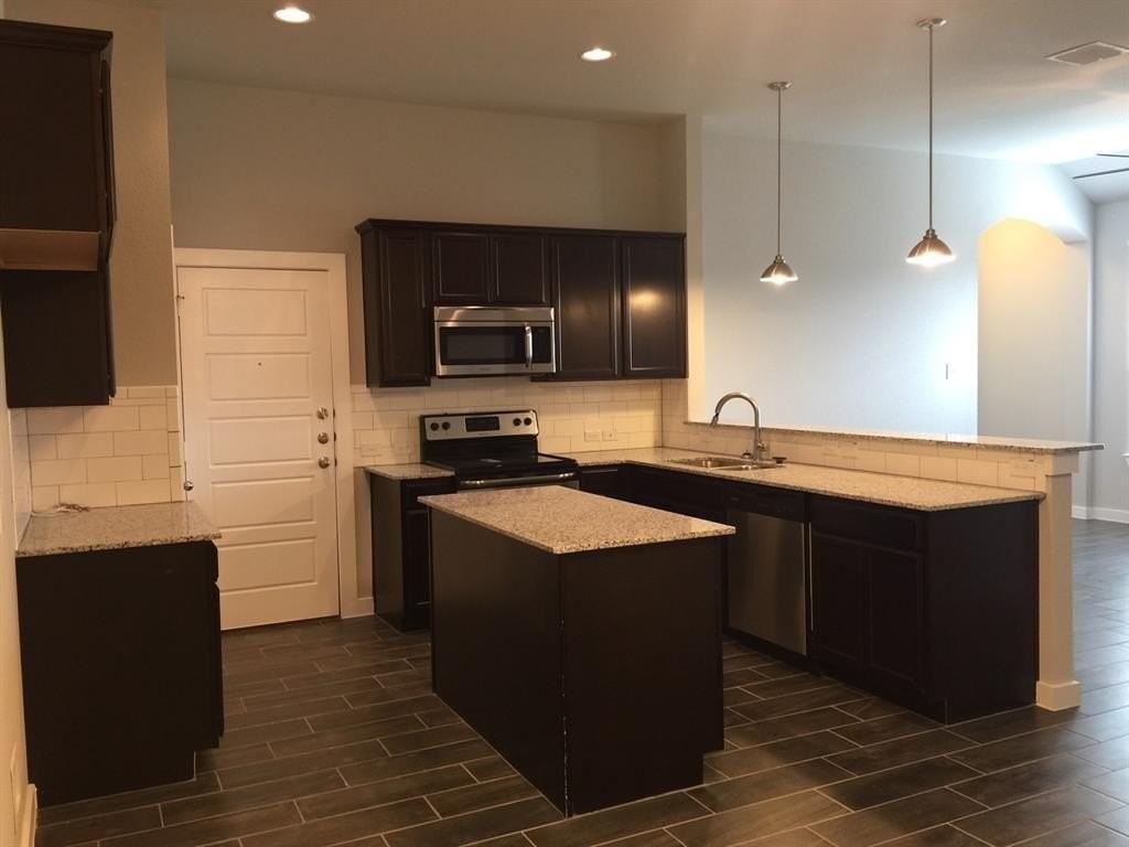 1013 Skyview Ct - Photo 4 of 10