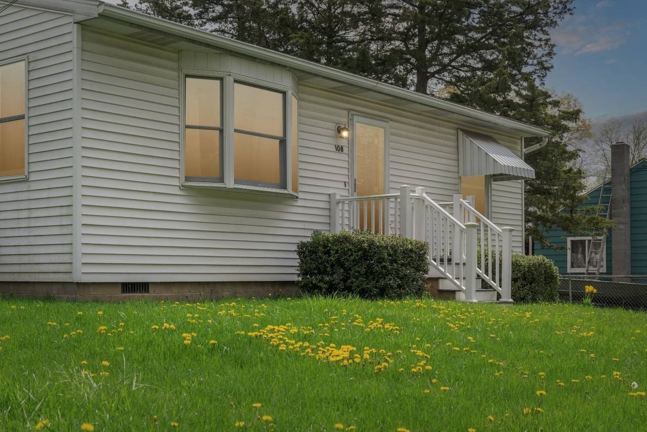 108 Spring St - Photo 2 of 26