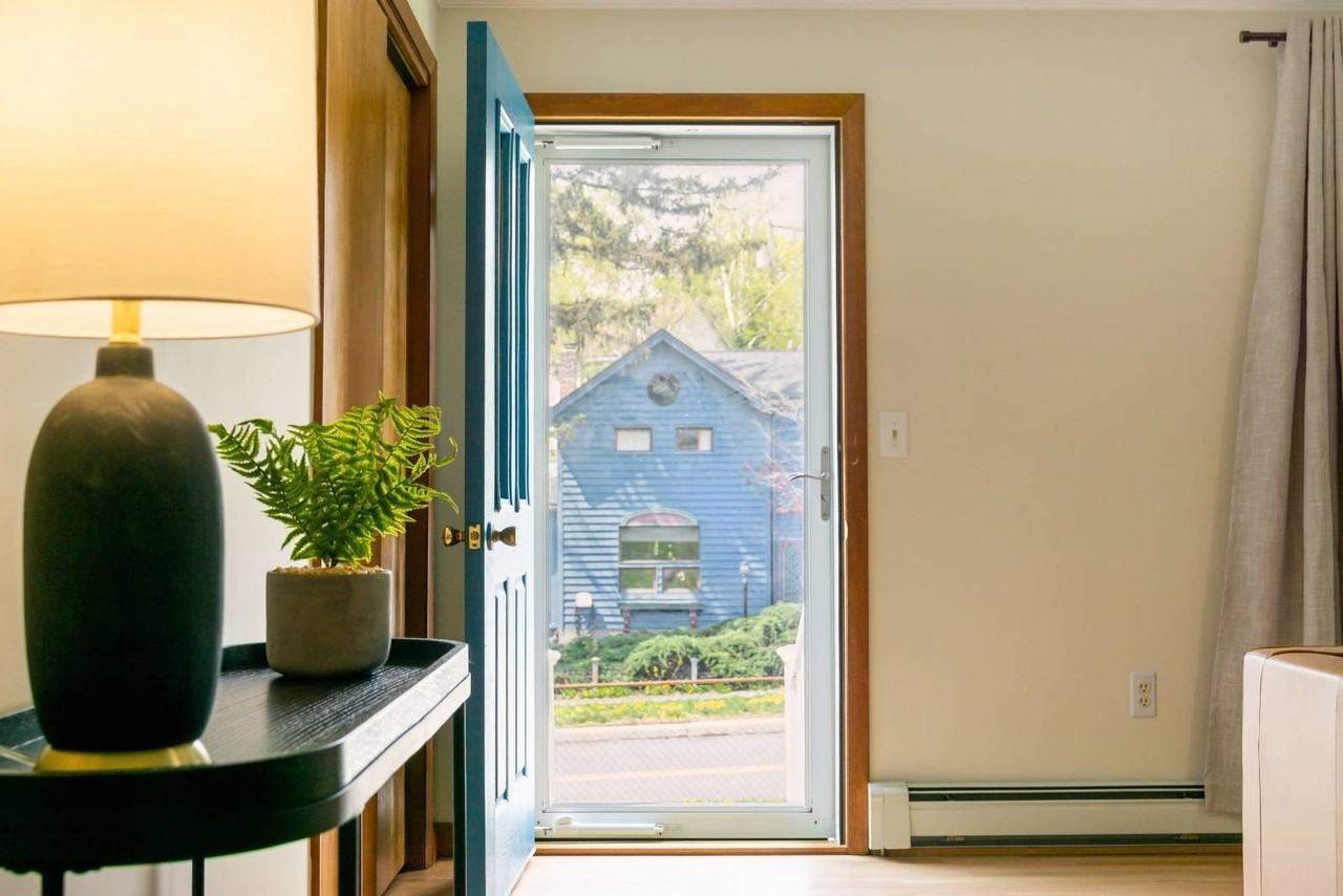 108 Spring St - Photo 5 of 26