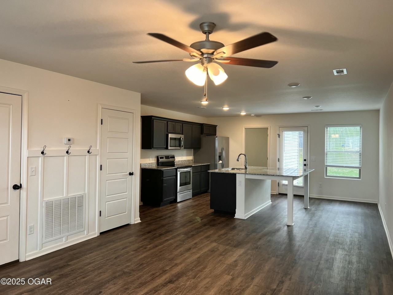 531 S Walnut St - Photo 2 of 8