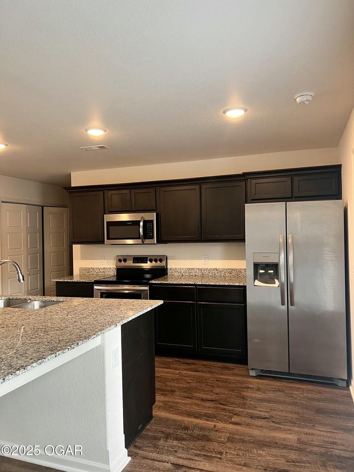 531 S Walnut St - Photo 3 of 8