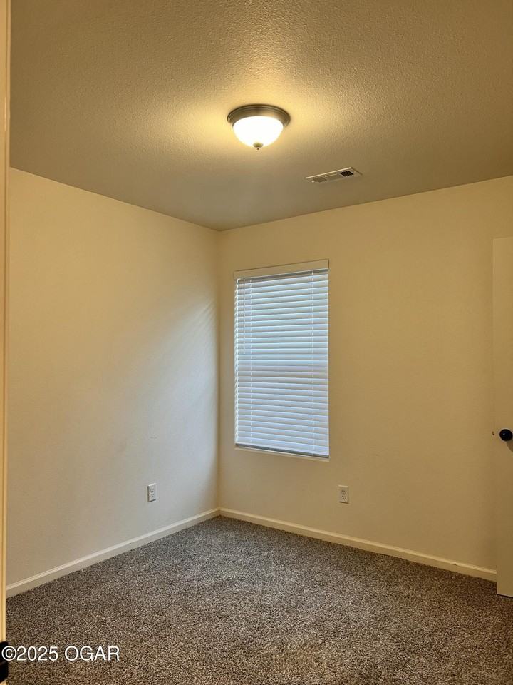 531 S Walnut St - Photo 5 of 8