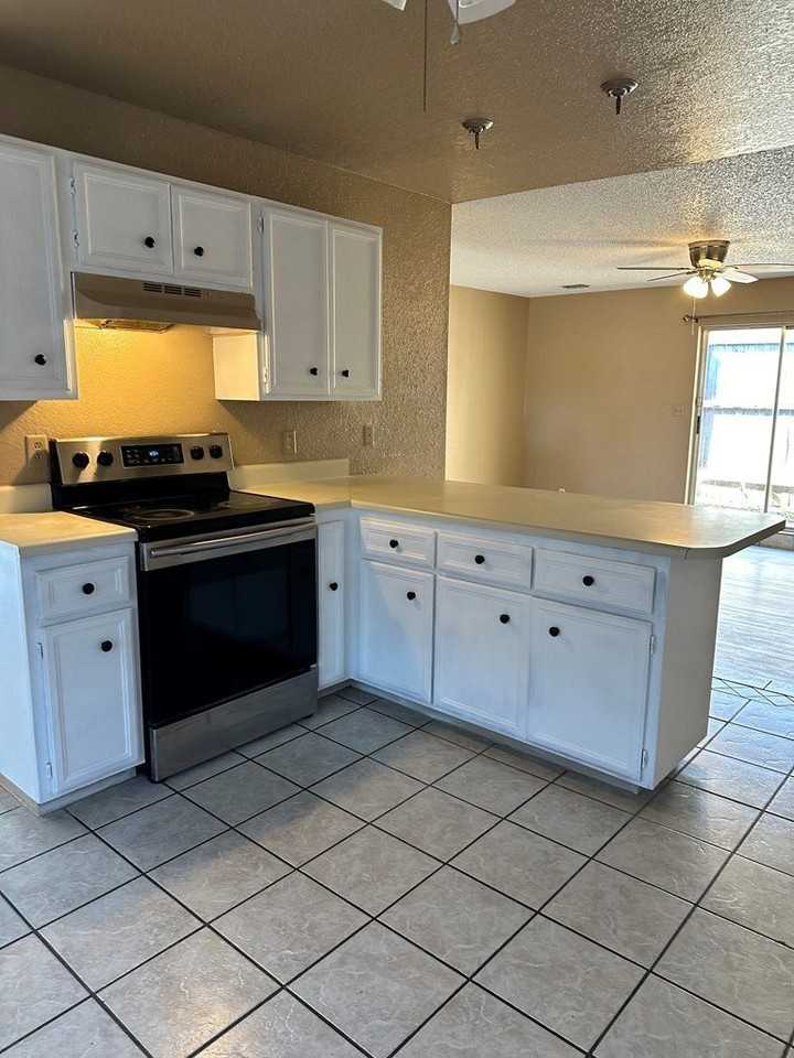 4701 Princeton Ave - Photo 4 of 11