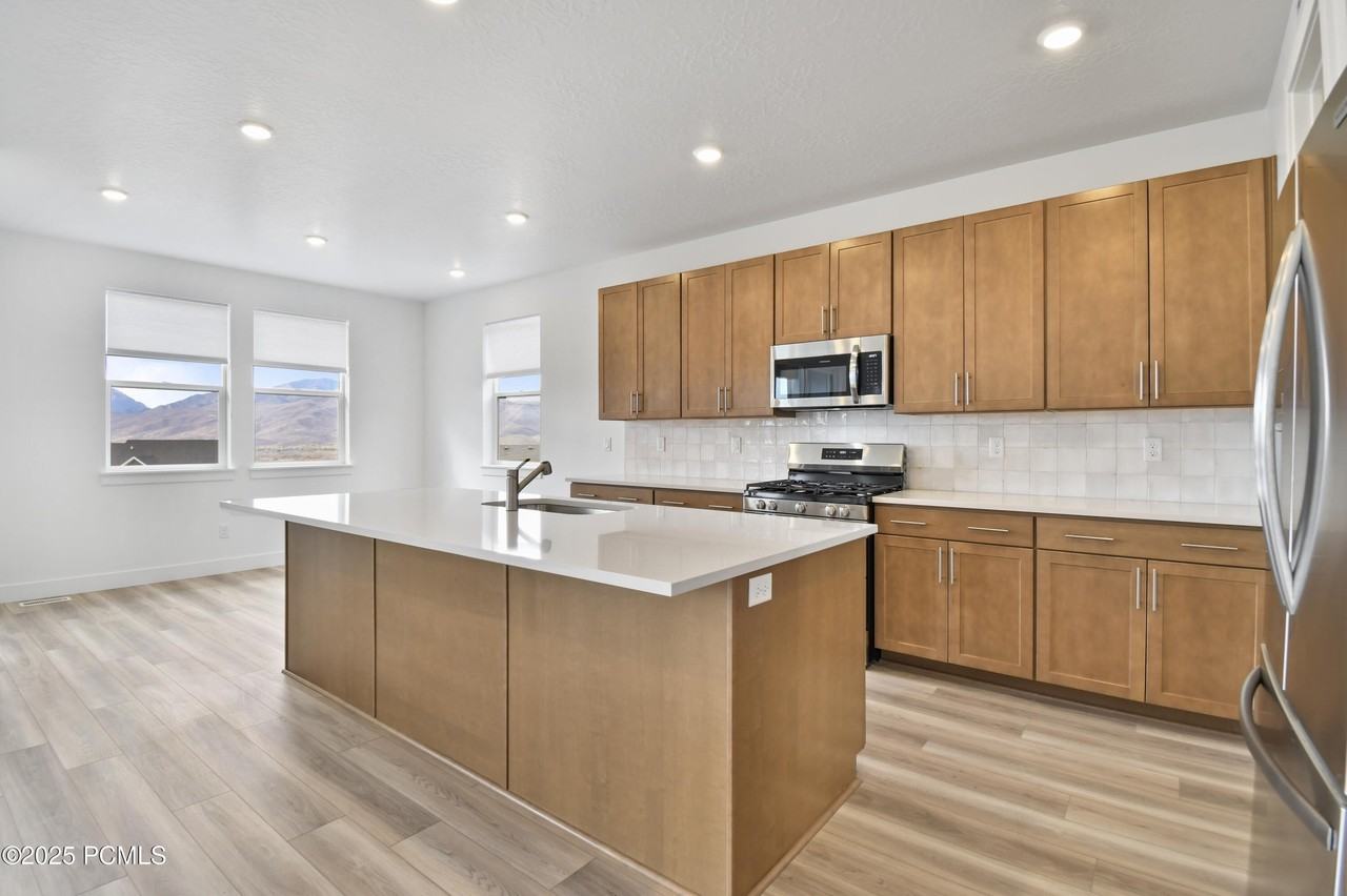 2455 N Meadowside Way - Photo 4 of 38