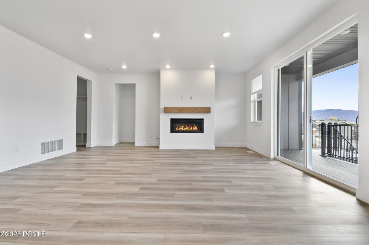 2455 N Meadowside Way - Photo 5 of 38