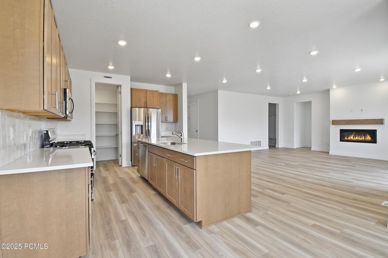 2455 N Meadowside Way - Photo 6 of 38