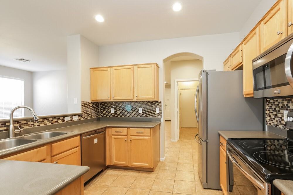 3322 N 126th Dr - Photo 6 of 16