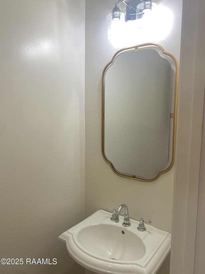 108 Laguna Ln - Photo 7 of 16