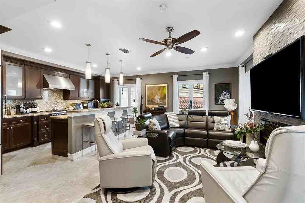 301 Tarpon Dr - Photo 3 of 19