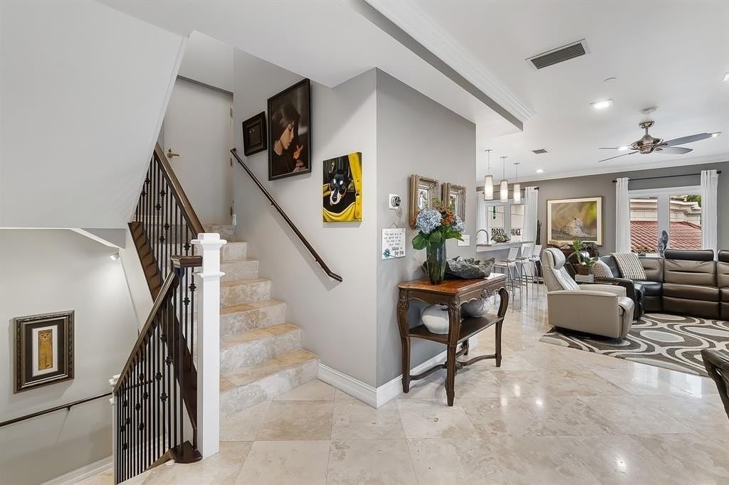 301 Tarpon Dr - Photo 4 of 19