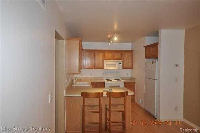 156 Tiffany Ln - Photo 4 of 12