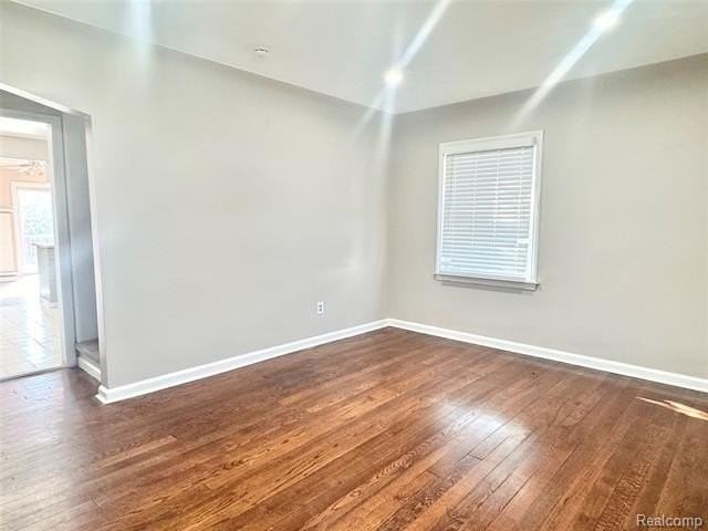 24919 Calvin St - Photo 2 of 18