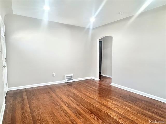 24919 Calvin St - Photo 3 of 18