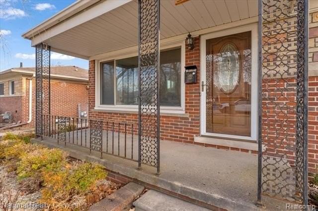 25615 Tireman St - Photo 3 of 32