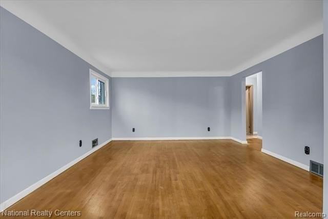 25615 Tireman St - Photo 5 of 32