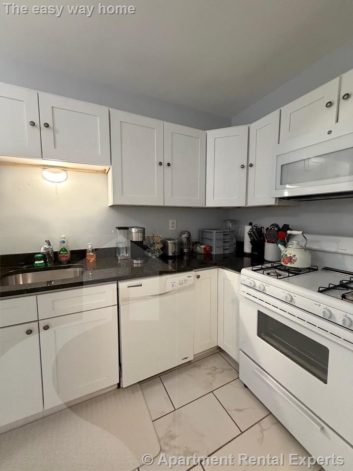 15 Ives St #28 - Photo 2 of 16