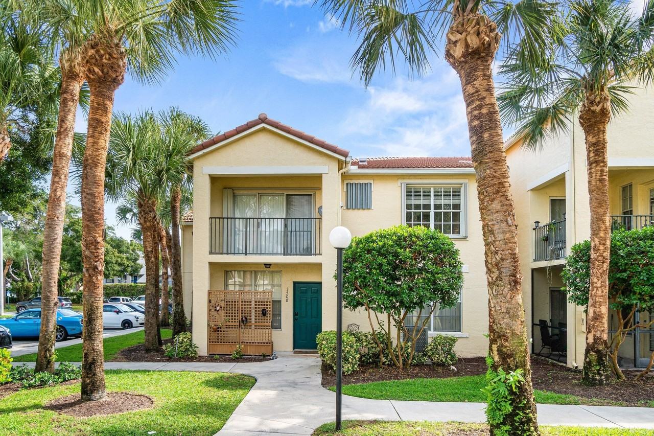 1503 Belmont Pl - Photo 3 of 36