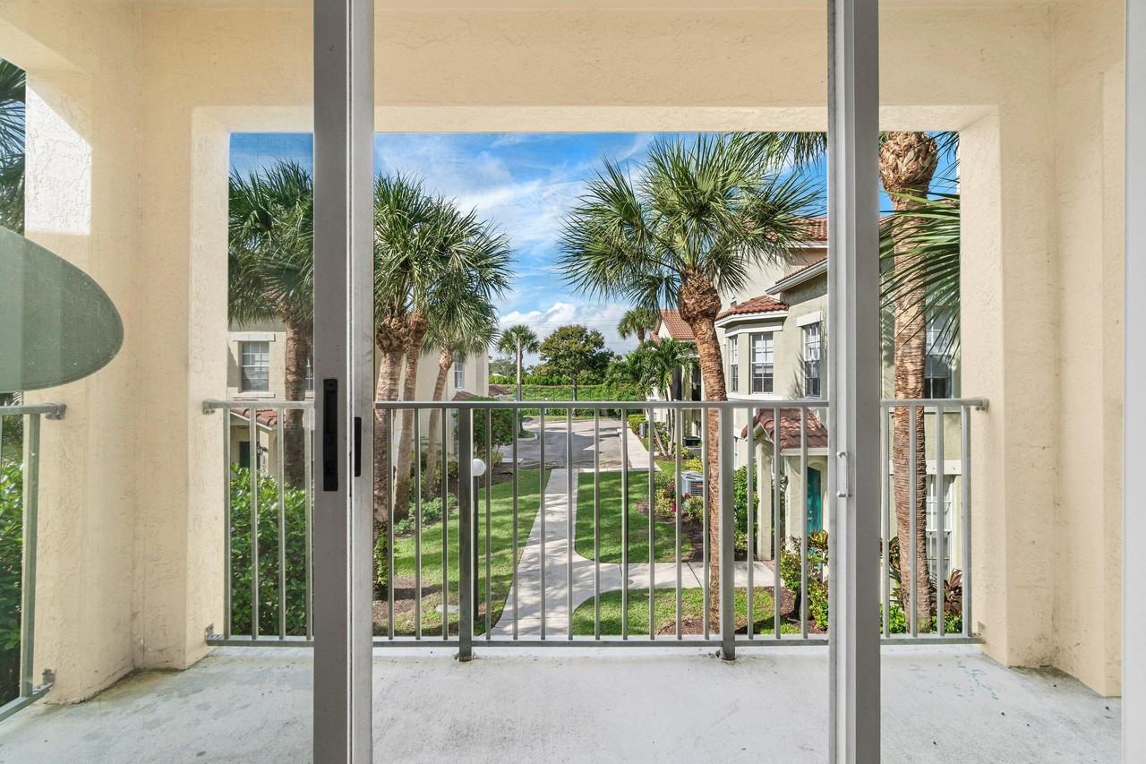 1503 Belmont Pl - Photo 6 of 36